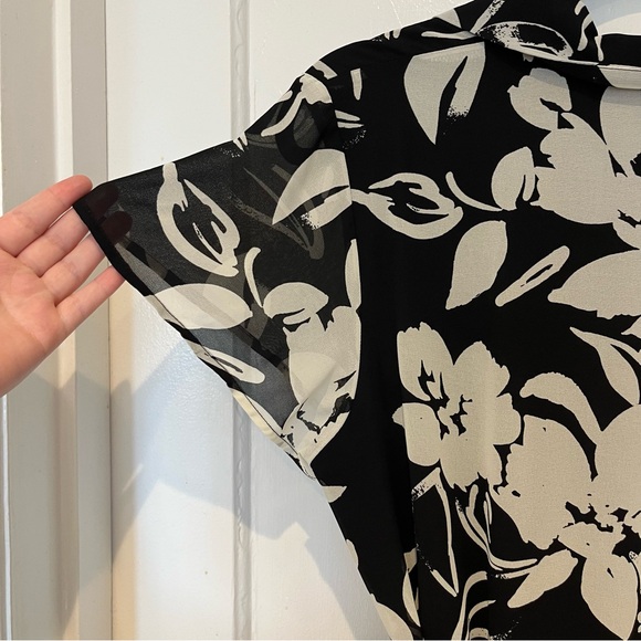 Dynamite Leina Dress - Picture 8 of 11